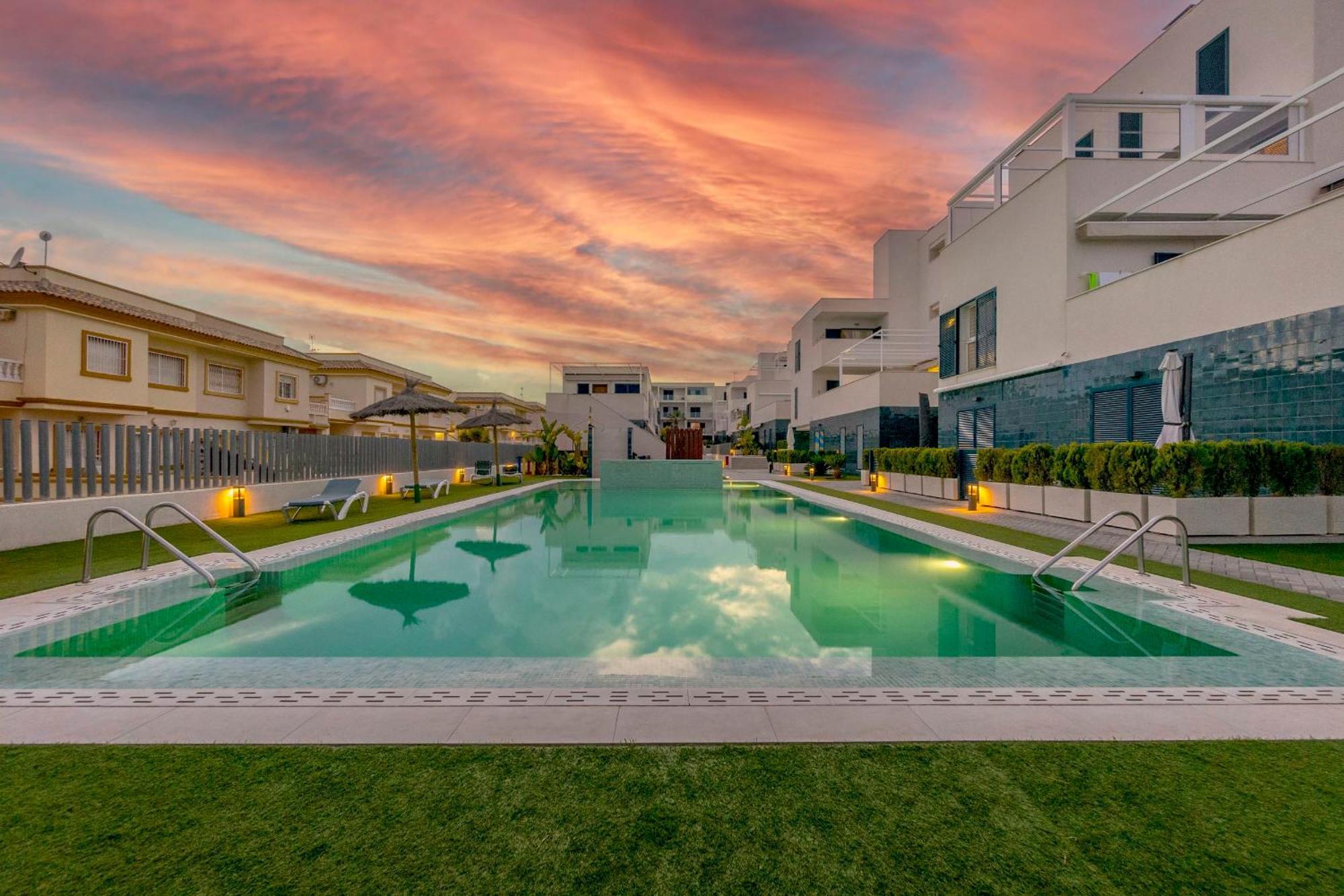 Apartment Turquesa Del Mar - Sun & Beach & Golf & Bike - Large Terrace Ground-Floor Spanish Apartment *